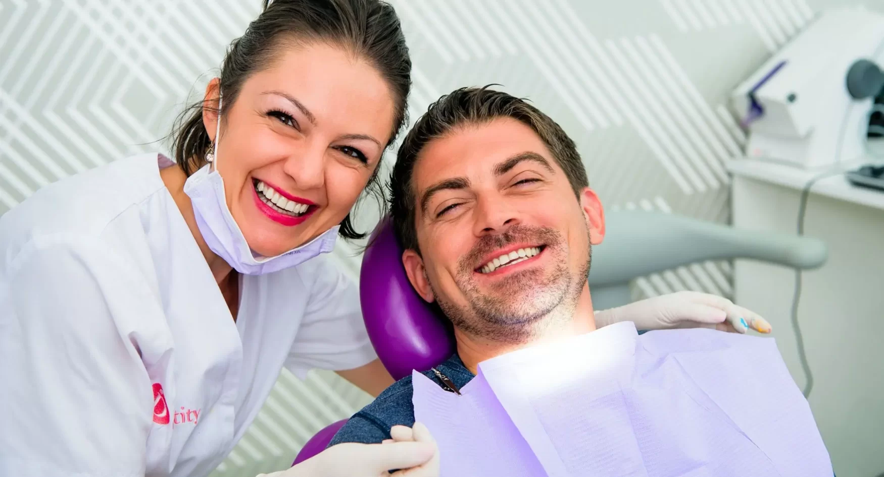 Dr. Delia Mihai, specialist în protetică dentară pe implant dentar, la iDentity Clinic.